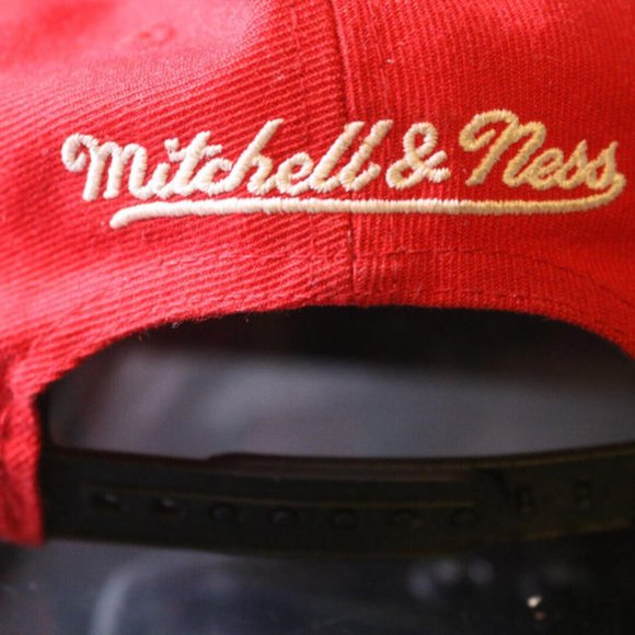 Chicago Bulls Fitted Hat Mitchell & Ness Mens Hardwood Classics Adjustable Cap - Picture 5 of 9